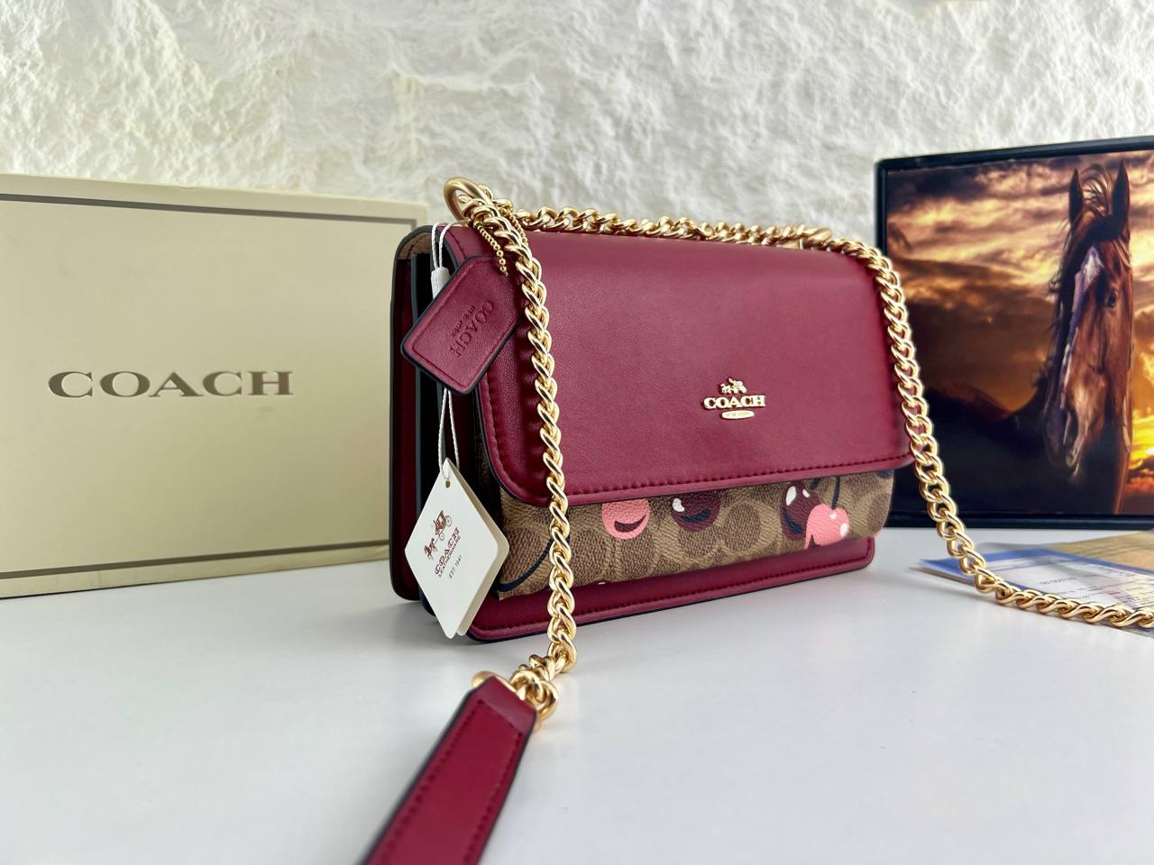 Luxury Coach mini bags with a playful twist - الصورة 9