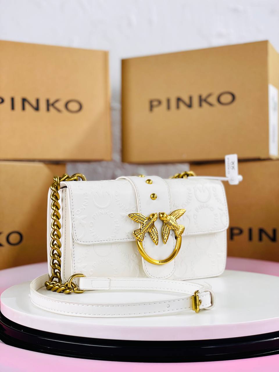 Touch of Elegenca - الصورة 6