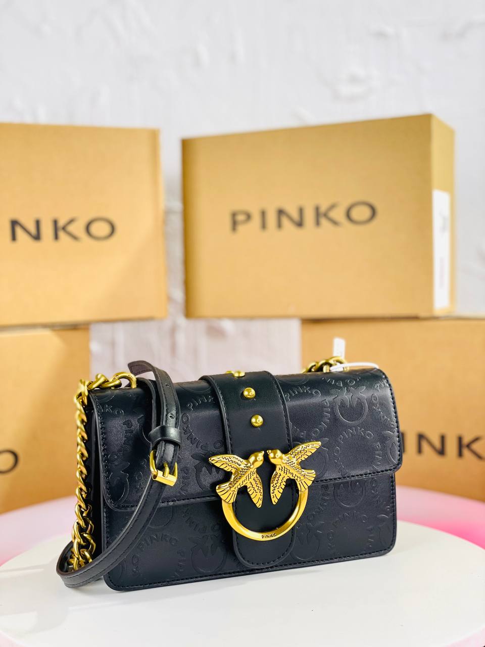 Touch of Elegenca - الصورة 3