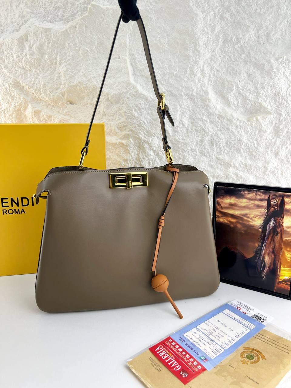 Fendi Peekaboo Large bag embodies Italian luxury at its finest - الصورة 9