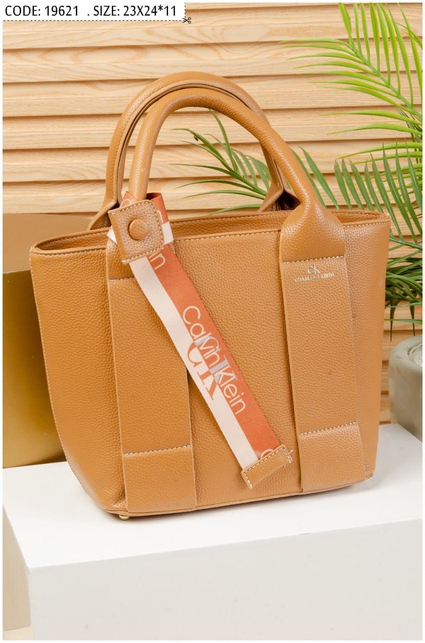 Metro Chic Carryall - Image 4