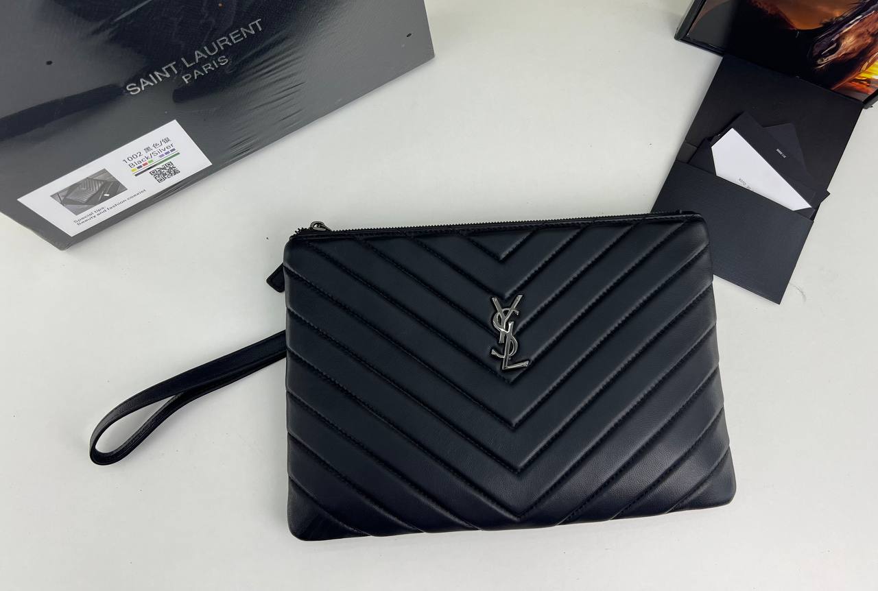 YSL Quilted Leather Clutch (Gold / Silver Logo) - الصورة 6