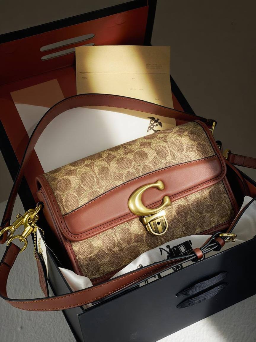 Coach Classic Charm - Image 3