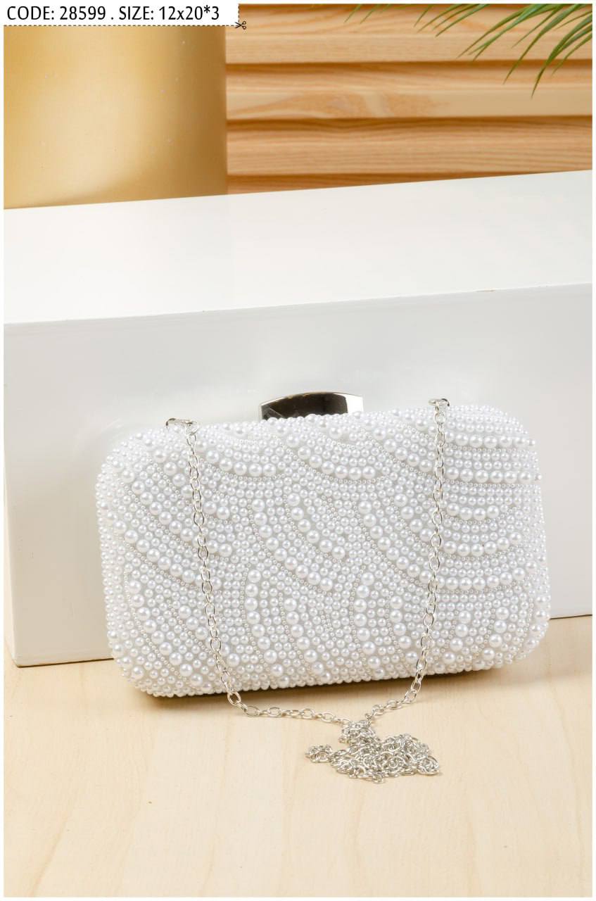 She Clutches - Image 2