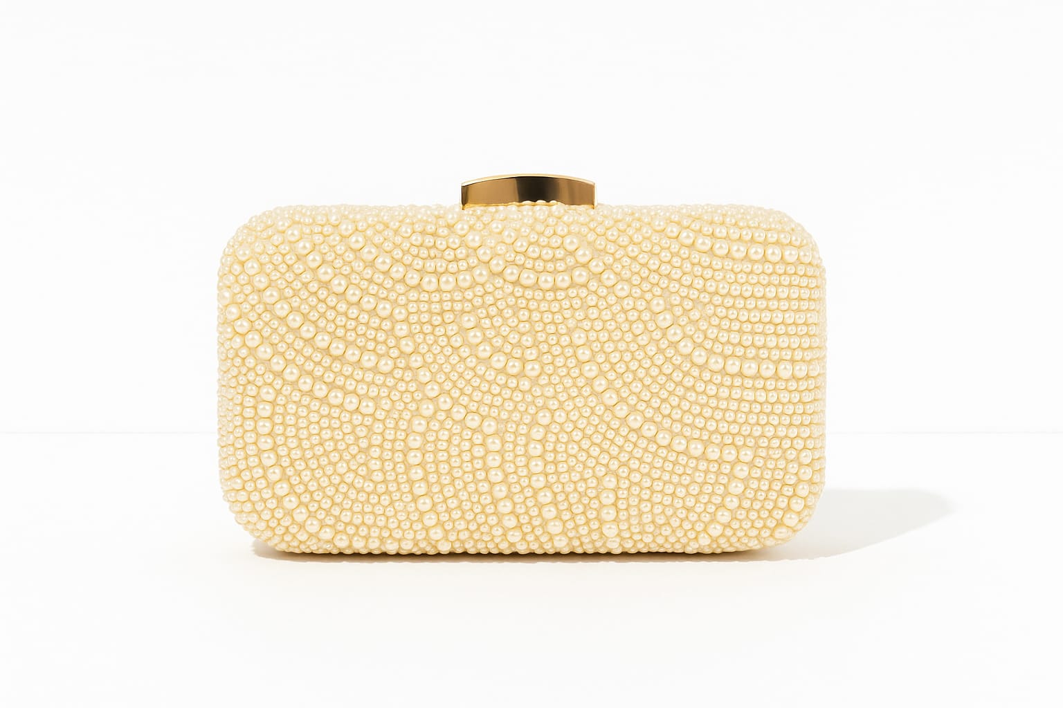 She Clutches - Image 4