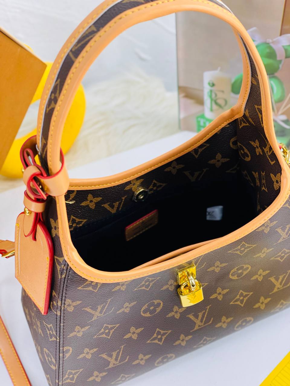 LV GANRO BAG - Image 8