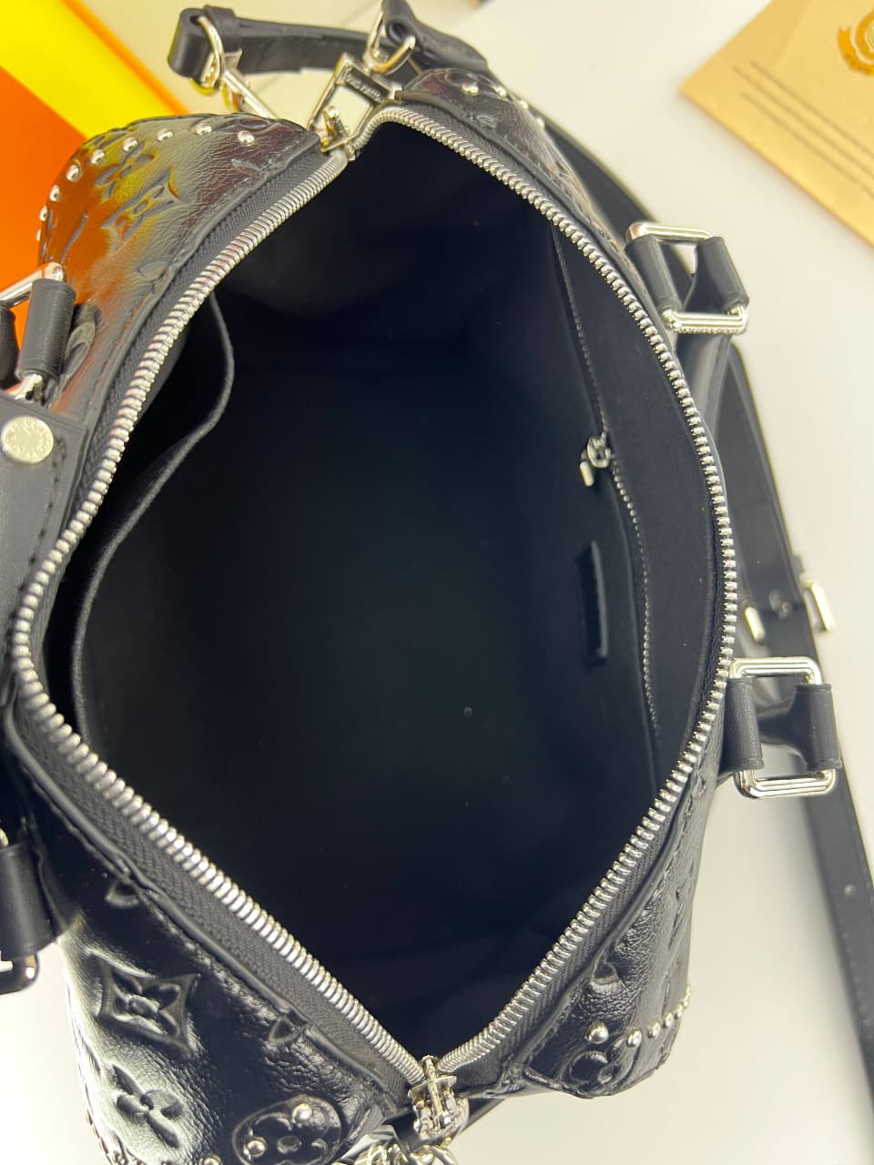 LV WEQY BAG - Image 12