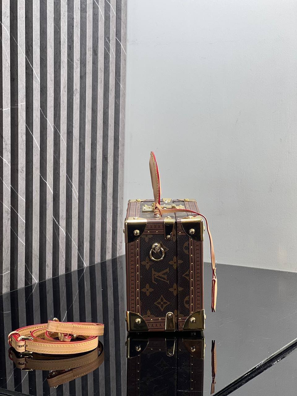 Louis Vuitton Petite Valise for 45673 - الصورة 6
